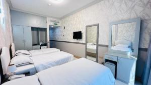 Postel nebo postele na pokoji v ubytování Dancenter San Marino Hotel