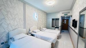 Postel nebo postele na pokoji v ubytování Dancenter San Marino Hotel