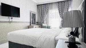 Postel nebo postele na pokoji v ubytování Dancenter San Marino Hotel