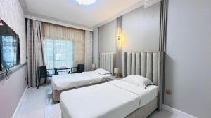 Postel nebo postele na pokoji v ubytování Dancenter San Marino Hotel