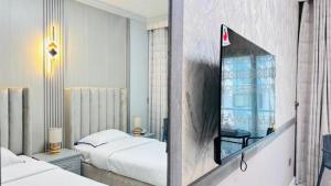 Postel nebo postele na pokoji v ubytování Dancenter San Marino Hotel