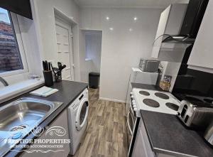 Kuchyň nebo kuchyňský kout v ubytování 16 Newcastle street by Prestige Properties Serviced Accommodation
