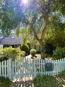 Taman di luar Ferienwohnung Heidezeit