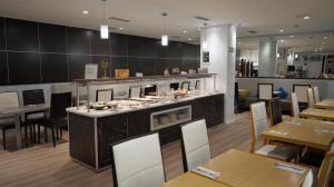 Reštaurácia alebo iné gastronomické zariadenie v ubytovaní Petit Palace Cliper-Gran Vía