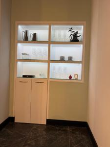 a cabinet filled with glasses and dishes in a room at AG casa boutique in Lomas del Mirador +2 photos