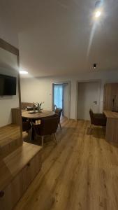 TV a/nebo společenská místnost v ubytování Apartments Wally