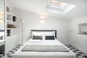 a bedroom with a bed with a black and white checkered floor at AMORE RENTALS - The Roof in Sorrento
