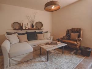 Khu vực ghế ngồi tại Borgo di Sotto Tuscany - Luxury Holiday Home