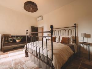 Giường trong phòng chung tại Borgo di Sotto Tuscany - Luxury Holiday Home