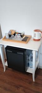 a white desk with a table with a drawer at Harmony Affittacamere in Tortolì