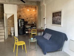 Posezení v ubytování Stylish Art House Palmeti