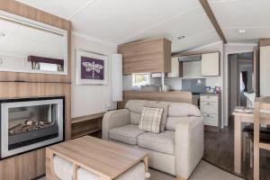 Η κουζίνα ή μικρή κουζίνα στο Hotel du Van - Rockley Park Caravan, Activities On-site