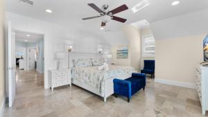 Postel nebo postele na pokoji v ubytování Seaside Villa Aqua + 25 fotografií