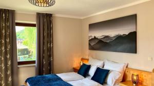 Ένα ή περισσότερα κρεβάτια σε δωμάτιο στο Kölbl Apartments - Ferienwohnungen am Tegernsee