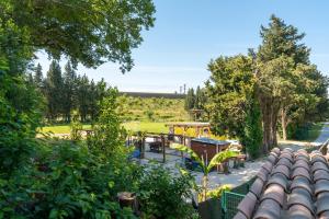 a view of a yard with trees and a roof at Gite en Campagne Léonie in Avignon