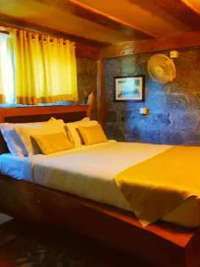 Postel nebo postele na pokoji v ubytování Bamaeri Royal Resort