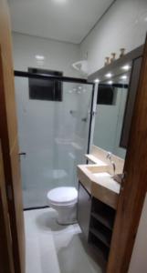 Ένα μπάνιο στο Residencial Parque Douat +8 φωτογραφίες