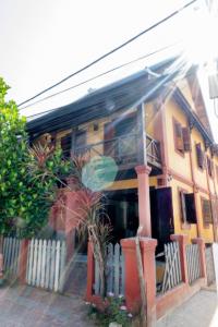 Bangunan di mana terletaknya vila ini