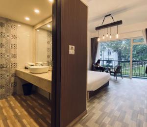 Postel nebo postele na pokoji v ubytování Romeo & Juliet's Hồ Tuyền Lâm Dalat