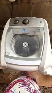 a close up of a washing machine with its door open at Kitinete perto da Itaipu e Unioeste in Foz do Iguaçu +3 photos