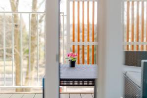 Cucina o angolo cottura di Feniks Seaside Apartment with Pool & near Beach