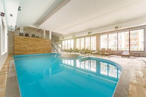 Piscina di Feniks Seaside Apartment with Pool & near Beach o nelle vicinanze