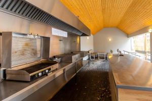 Area soggiorno di Feniks Seaside Apartment with Pool & near Beach