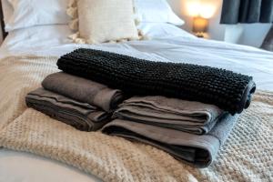 ソリフルにあるModern Double Room with Broadband, Private TV and seating area - Room 4のギャラリーの写真