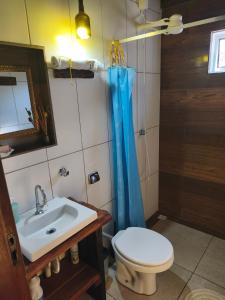 Bilik mandi di Pousada Taruma Challes 01