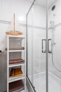 Et badeværelse på Stilvolle & Helle Wohnung