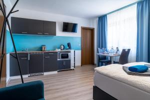 Kuchyň nebo kuchyňský kout v ubytování NEW Gästehaus Flora,Kitchen,TV,Free Parking,near Europa Park and Strasbourg