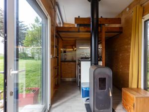 an internal view of a tiny house with a kitchen at La Cafoutche Tiny - 5 personnes in Gommenecʼh