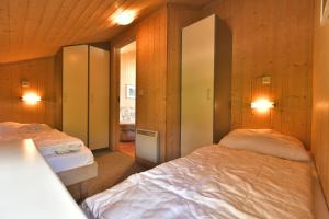 Postel nebo postele na pokoji v ubytování Ferienhaus Typ C - AM WALDRAND