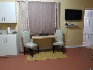 TV a/nebo společenská místnost v ubytování Careffe Suites St Lucia