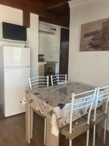 Η κουζίνα ή μικρή κουζίνα στο Casa Vacanza Tramontana +12 φωτογραφίες