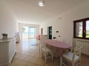 a kitchen and dining room with a table and chairs at VILLA I DELFINI - Terracina Fronte Mare in Lido Di Fondi