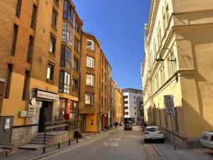 El barrio en el que está el departamento o un barrio cercano