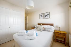 En eller flere senge i et værelse på Island's Edge- Moments from Hamworthy Beach and Park