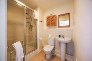 Et badeværelse på Island's Edge- Moments from Hamworthy Beach and Park + 24 billeder