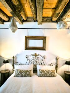 A bed or beds in a room at Arena al Palio