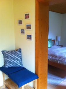 a bedroom with a bunk bed and a blue chair at Ferienwohnung Grössenberg in Weißkirchen in Steiermark