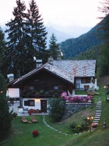 a house on a hill with flowers in front of it at Chaletbethere in Pila