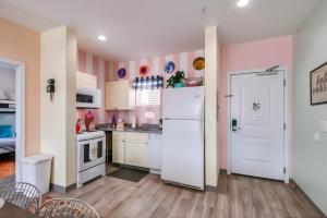 a kitchen with pink and white walls and a refrigerator at New 4 Bedroom Apt near DT Walk to restaurants in Nashville
