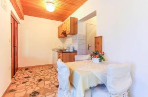Kuchyň nebo kuchyňský kout v ubytování Apartments Zdravko