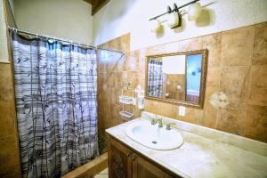 Koupelna v ubytování Seaside Inn Roatan