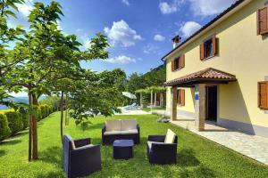 a yard with two chairs and a house at Villa Bella in Paz