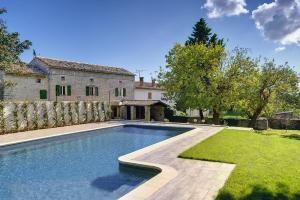 a swimming pool in front of a house at Villa Krase in Svetvinčenat