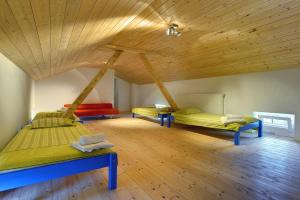 two beds in a room with a wooden ceiling at Villa Krase in Svetvinčenat +47 photos