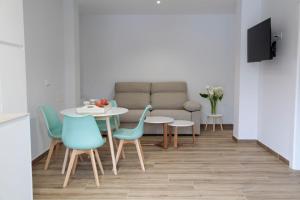 a living room with a table and chairs and a couch at La Estrella de Tarsis in Santillana del Mar