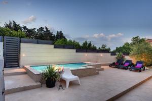 Basen w obiekcie Holiday Home Zoya lub w pobliżu